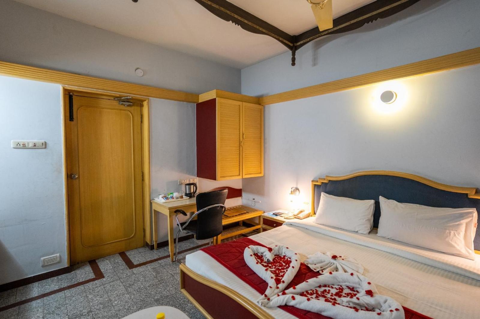 Sree Bharani Hotels Tirunelveli Esterno foto
